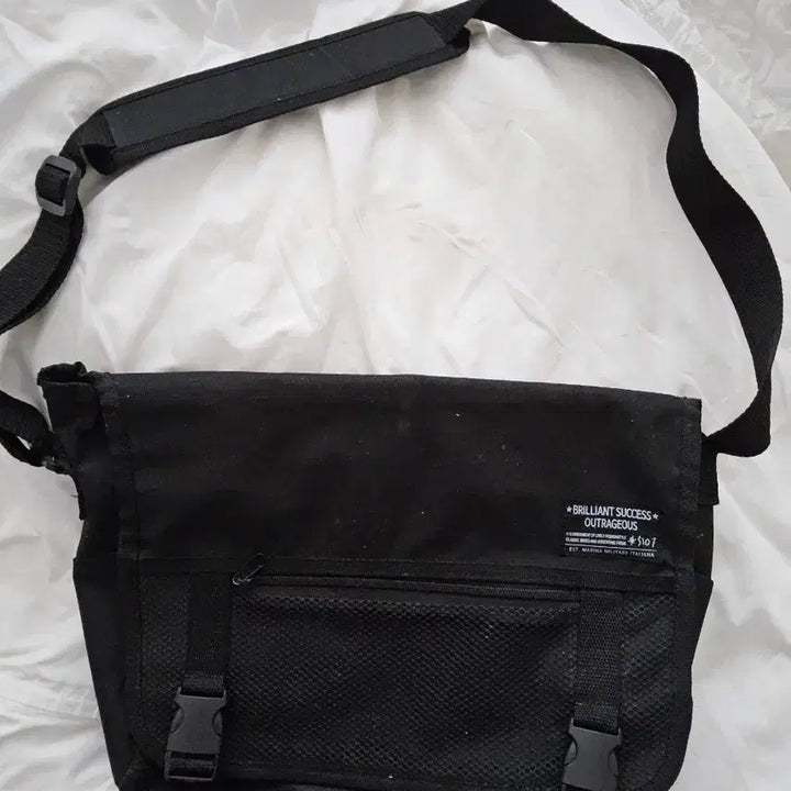 [BUNJANG] Avely Messenger Bag / 급처) 에이블리 메신저백