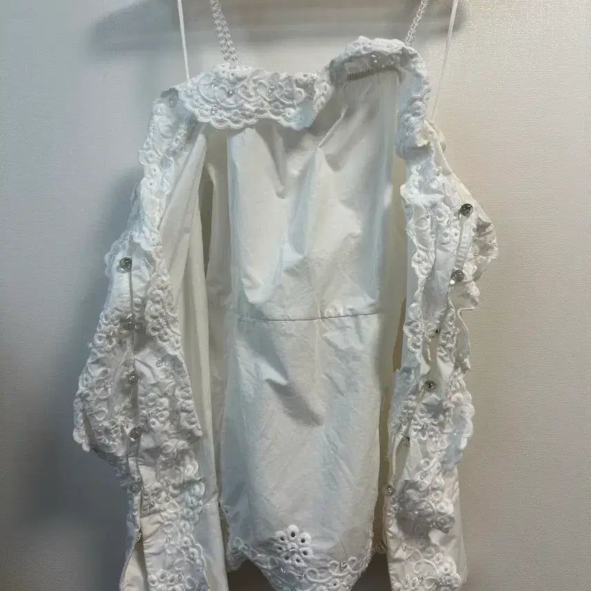 [SOLD OUT] 수잔팡X앤아더스토리즈 오프숄더 블라우스 - 36 Size