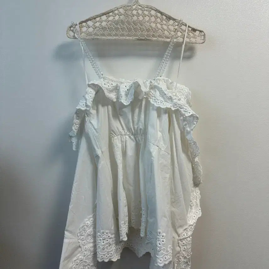 [SOLD OUT] 수잔팡X앤아더스토리즈 오프숄더 블라우스 - 36 Size