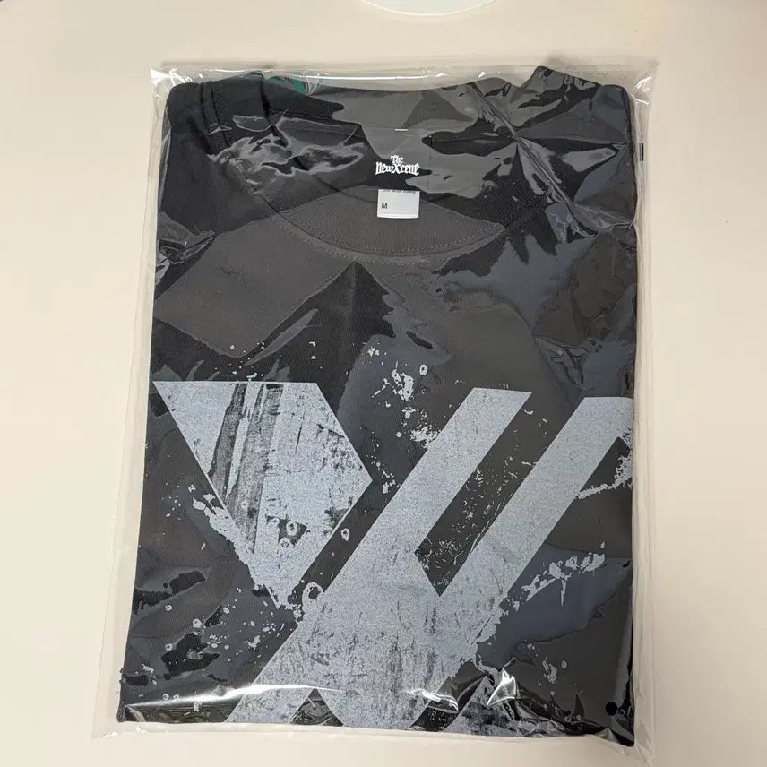 [BUNJANG] ATEEZ Japan MD Black Short Sleeve T-shirt / [미개봉] 엑디즈 일본 엠디 블랙 반팔 티셔츠 양도