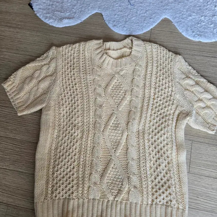 [BUNJANG] Ivory Cable Knit Short Sleeve Sweater / 아이보리 케이블 반팔 니트
