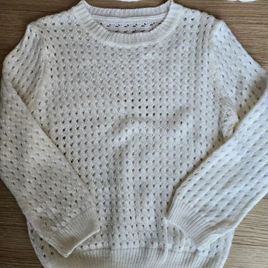 [BUNJANG] Ivory Crochet Knit Long Sleeve / 아이보리색 크로셰 니트 긴팔