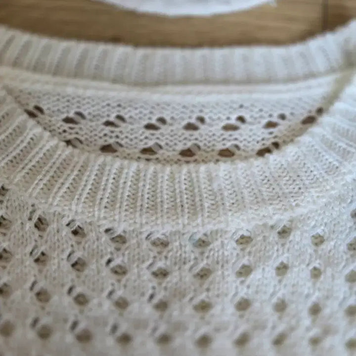 [BUNJANG] Ivory Crochet Knit Long Sleeve / 아이보리색 크로셰 니트 긴팔