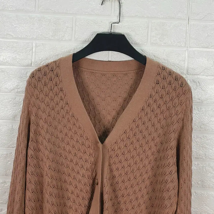 [BUNJANG] Laurel 100 Punching V-neck Cardigan / [100]라우렐 펀칭 브이넥 가디건