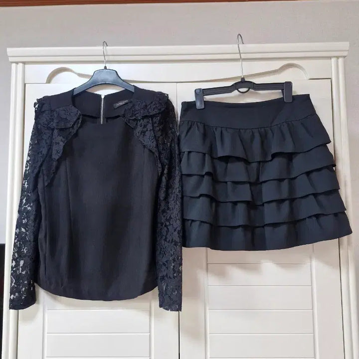 [BUNJANG] Tastars Top + lNTIME Skirt Set / 타스타스 상의+lNTIME스커트 온앤온쥬크듀엘지컷베네통럭키슈에뜨에고이스트
