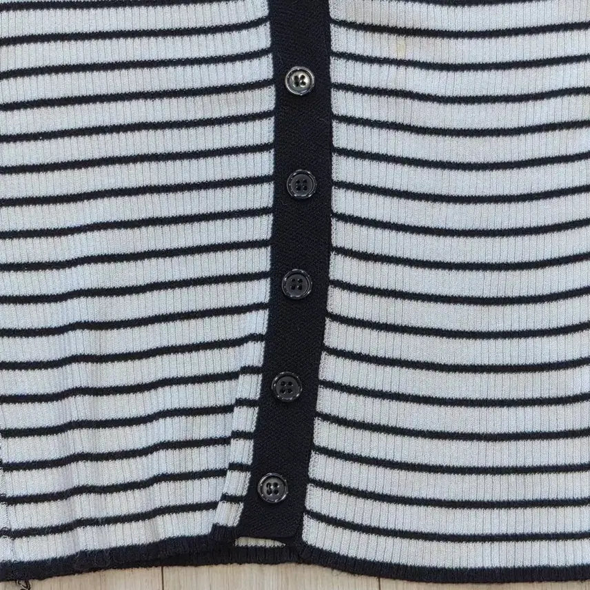 [BUNJANG] V-Neck Striped Color Block Short Sleeve Cardigan / 브이넥 스트라이프 배색 반팔 가디건 블랙 화이트