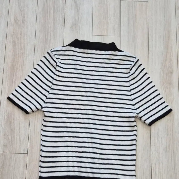 [BUNJANG] V-Neck Striped Color Block Short Sleeve Cardigan / 브이넥 스트라이프 배색 반팔 가디건 블랙 화이트