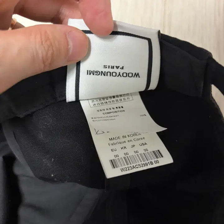 [SOLD OUT] 우영미 화이트 자수 로고 볼캡 블랙