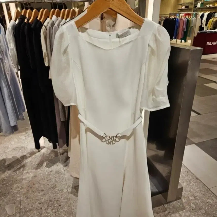[SOLD OUT] 라인어디션 시스루 슬리브 v넥 원피스