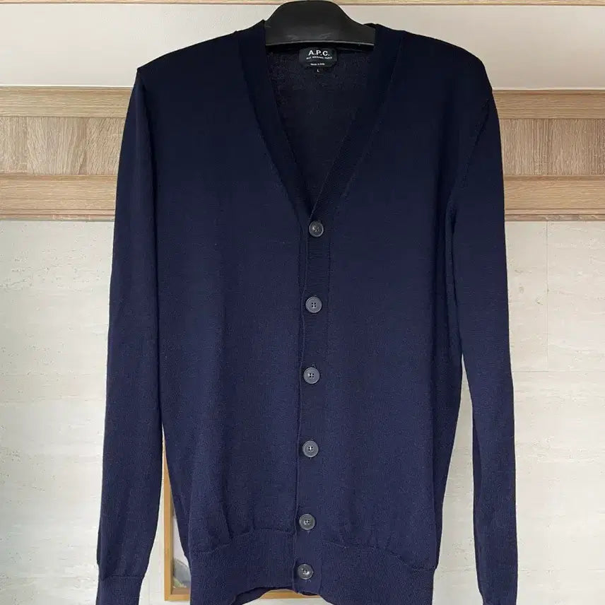 [BUNJANG] A.P.C. Navy Virgin Wool Cardigan (Made in Italy) / A.P.C. 아페쎄 네이비 가디건 (이태리 제작)