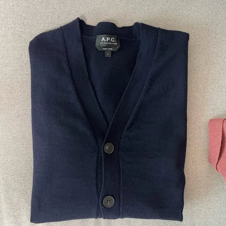 [BUNJANG] A.P.C. Navy Virgin Wool Cardigan (Made in Italy) / A.P.C. 아페쎄 네이비 가디건 (이태리 제작)