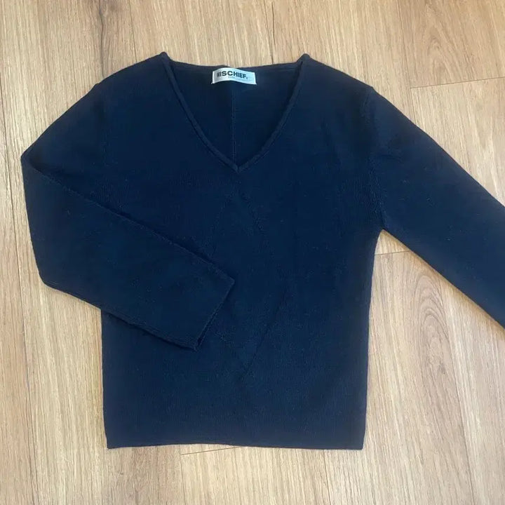 [BUNJANG] Mischief V-Neck Knit Sweater Black / 미스치프 브이넥 니트 블랙