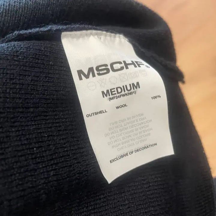 [BUNJANG] Mischief V-Neck Knit Sweater Black / 미스치프 브이넥 니트 블랙