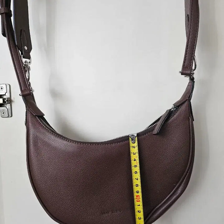 [BUNJANG] Anne Klein Brown Half-Moon Shoulder Bag / 앤클라인 브라운 반달 숄더백