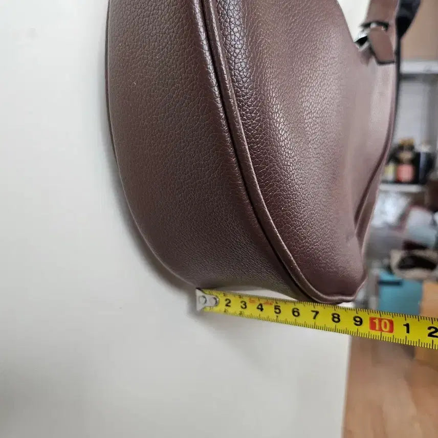 [BUNJANG] Anne Klein Brown Half-Moon Shoulder Bag / 앤클라인 브라운 반달 숄더백
