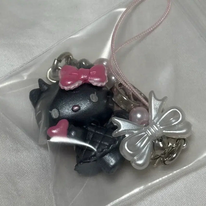 [BUNJANG] Sanrio Hello Kitty 50th Anniversary Devil Kitty Strap / 산리오 키티 50주년 천사악마 키티스트랩 악마키티