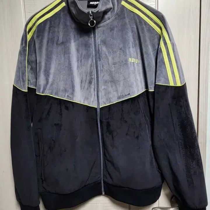[BUNJANG] Nerdy Velvet Track Jacket Gray/Black (M) / 널디 벨벳 트랙 자켓 회색/검정 져지(M)