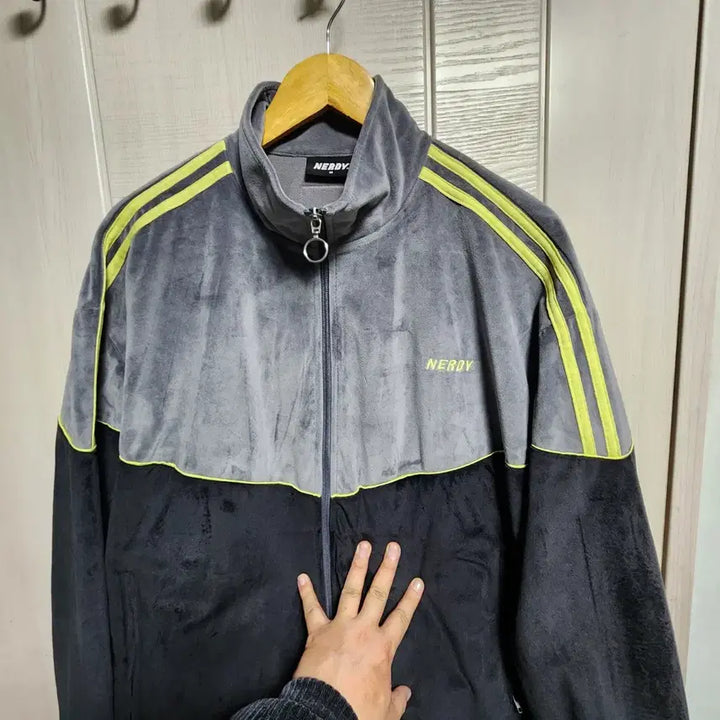 [BUNJANG] Nerdy Velvet Track Jacket Gray/Black (M) / 널디 벨벳 트랙 자켓 회색/검정 져지(M)