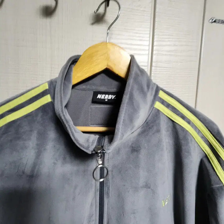 [BUNJANG] Nerdy Velvet Track Jacket Gray/Black (M) / 널디 벨벳 트랙 자켓 회색/검정 져지(M)
