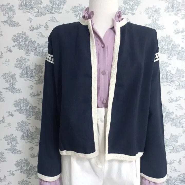 [BUNJANG] Navy Lace-Accent No-Button Jacket / 레이스 배색 노버튼 자켓
