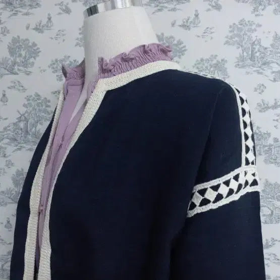 [BUNJANG] Navy Lace-Accent No-Button Jacket / 레이스 배색 노버튼 자켓