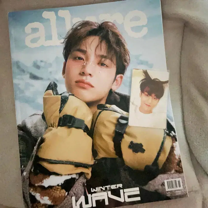 [BUNJANG] SEVENTEEN Mingyu Allure November 2025 POB Bundle Set / 세븐틴 민규 얼루어 2025 11월호 박화밍 포카 일괄