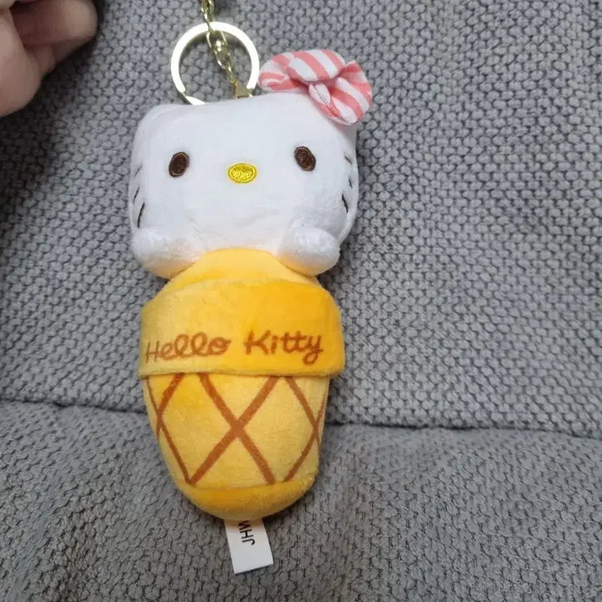 [BUNJANG] Hello Kitty Ice Cream Doll Keyring / 헬로키티 키티아이스크림 인형키링 새상품