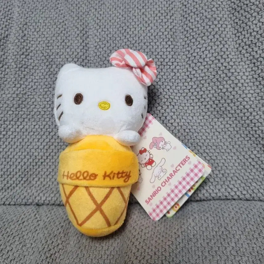 [BUNJANG] Hello Kitty Ice Cream Doll Keyring / 헬로키티 키티아이스크림 인형키링 새상품