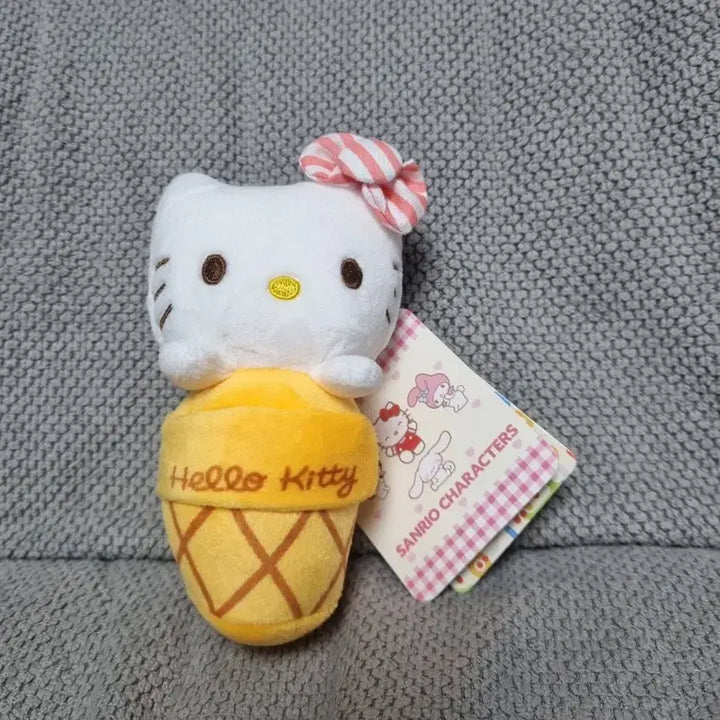 [BUNJANG] Hello Kitty Ice Cream Doll Keyring / 헬로키티 키티아이스크림 인형키링 새상품
