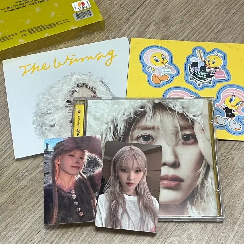 [BUNJANG] IU The Winning Album + Concert Binoculars Bundle Set / 아이유 The Winning 앨범(전구성) + 콘서트 망원경