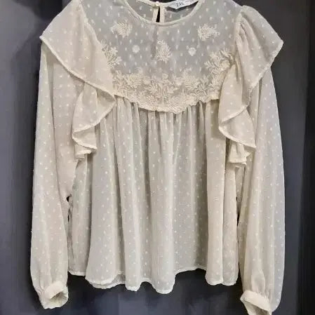 [BUNJANG] ZARA Lace Blouse Ivory / 자라 레이스 블라우스 아이보리