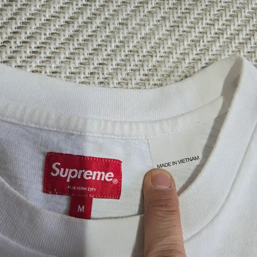[BUNJANG] Supreme White Pocket Short Sleeve T-shirt / 남성105 XL 슈프림 화이트 포켓 반팔 티셔츠