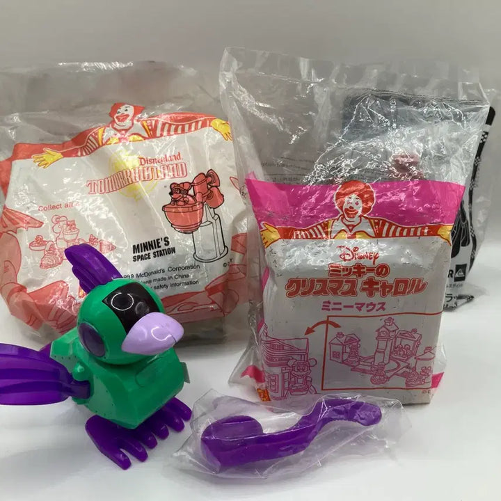 [BUNJANG] Mickey Mouse Mini Tomorrowland Christmas i-Dog Figure Happy Meal / 미키마우스 미니 투모로우랜드 크리스마스 아이도그 새 피규어 해피밀