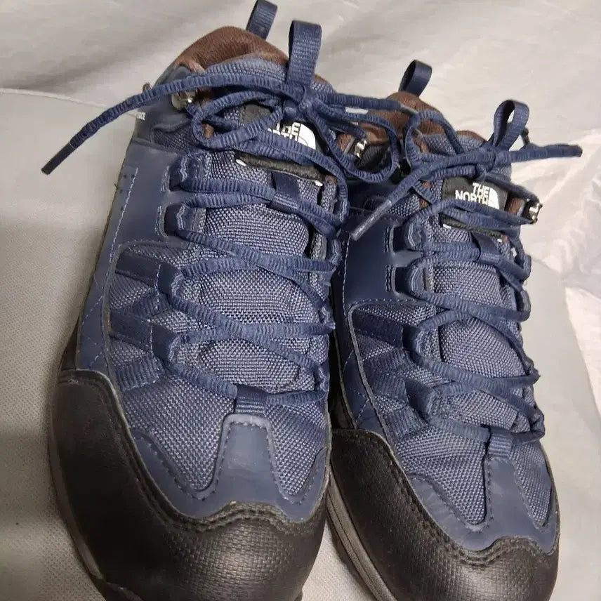 [BUNJANG] The North Face Hiking Boots (Navy/Black) 245mm / 등산화 245  노스페이스