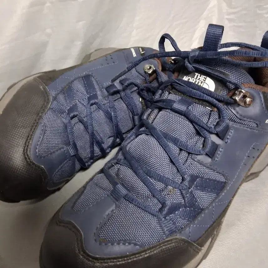 [BUNJANG] The North Face Hiking Boots (Navy/Black) 245mm / 등산화 245  노스페이스