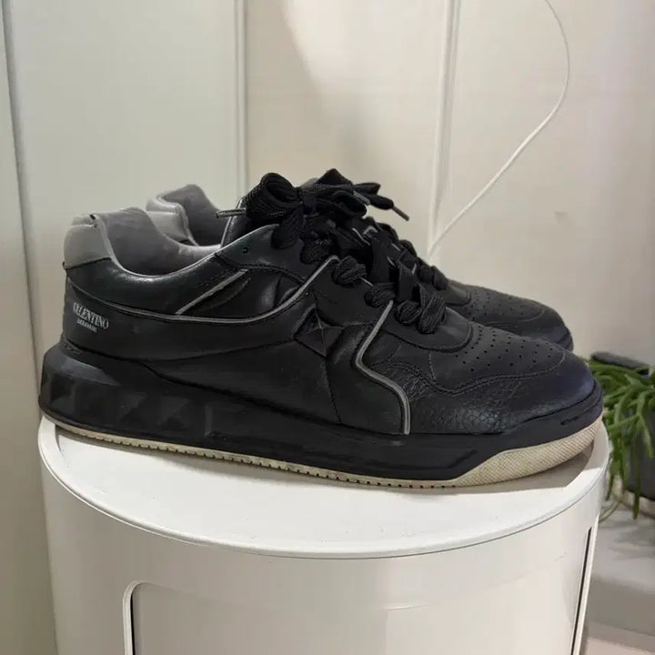 [BUNJANG] Valentino One Stud Sneakers / 발렌티노 원스터드 스니커 270입니다