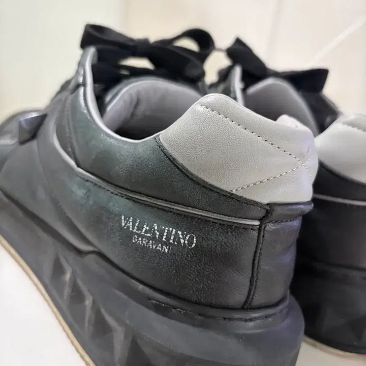 [BUNJANG] Valentino One Stud Sneakers / 발렌티노 원스터드 스니커 270입니다