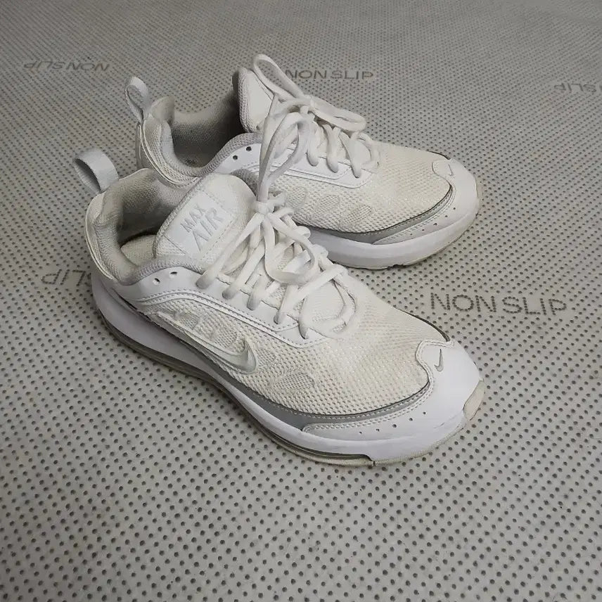 [BUNJANG] Nike Air Max AP White/Black CU4870-100 / 나이키 에어맥스 AP 화이트/블랙 모델(CU4870-100)