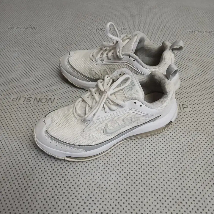 [BUNJANG] Nike Air Max AP White/Black CU4870-100 / 나이키 에어맥스 AP 화이트/블랙 모델(CU4870-100)