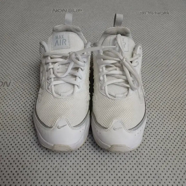 [BUNJANG] Nike Air Max AP White/Black CU4870-100 / 나이키 에어맥스 AP 화이트/블랙 모델(CU4870-100)