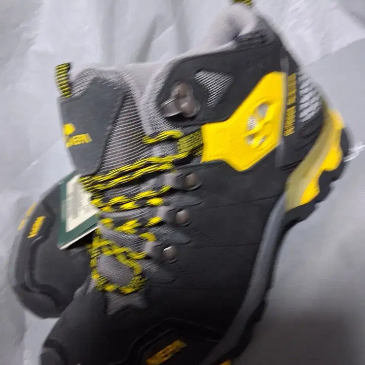 [BUNJANG] Nepa Hiking Boots 245 New / 등산화245  네파  신상품