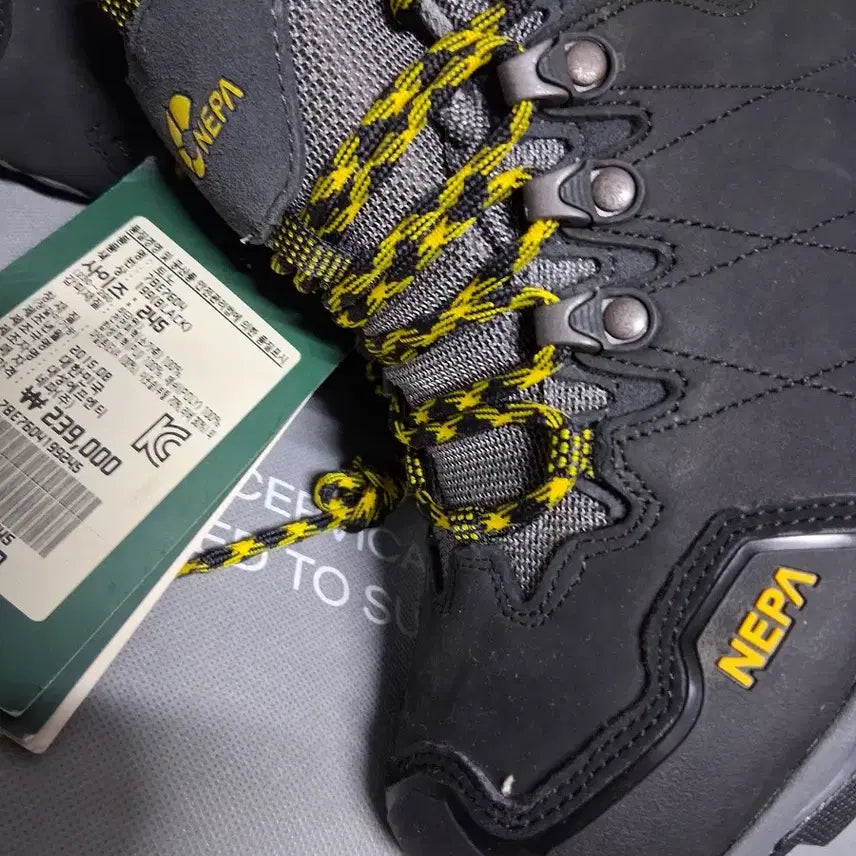 [BUNJANG] Nepa Hiking Boots 245 New / 등산화245  네파  신상품