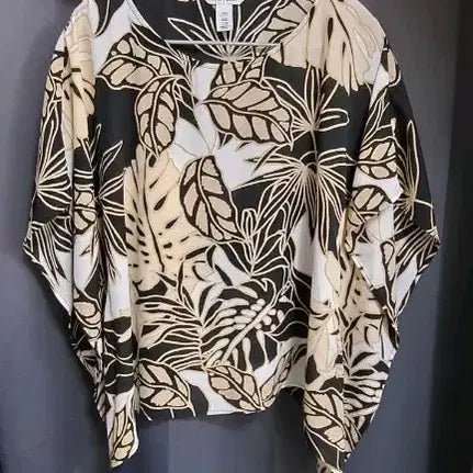 [BUNJANG] White House Black Market Monochrome Leaf Pattern Top / 화이트 하우스 블랙 마켓 모노크롬 나뭇잎 패턴 탑 카프탄 루즈핏