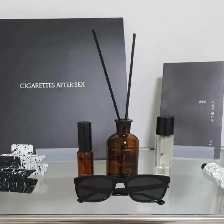[BUNJANG] Clear Acrylic Stand Holder for LP, CD, Magazine, and Book Display / LP 투명 아크릴 스탠드 거치대 CD 매거진 북 디스플레이