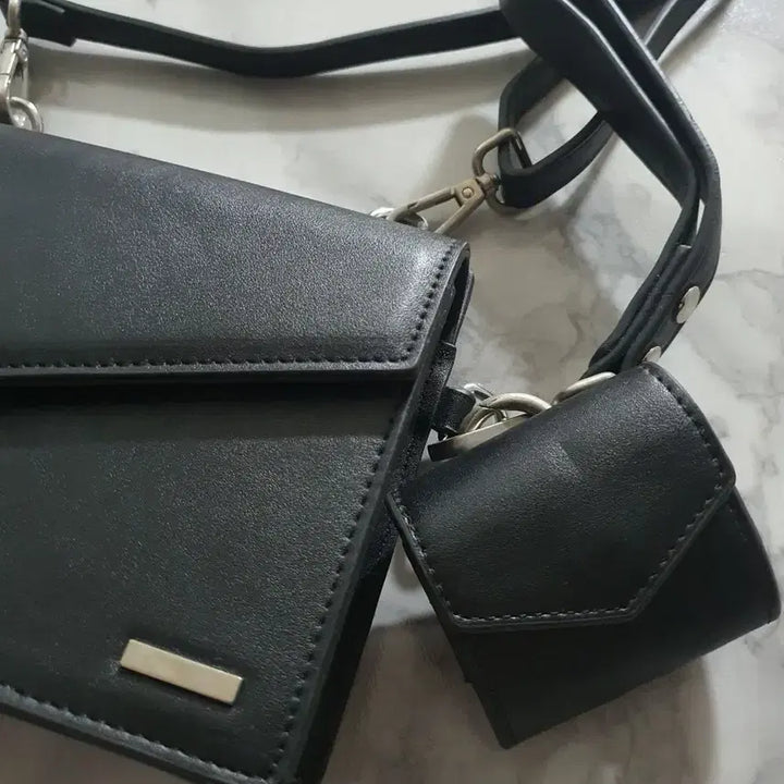 [BUNJANG] SSY Chelsea Square Leather Mini Crossbody Bag + AirPods Case / SSY 첼시 스퀘어 레더 미니 크로스백 + 에어팟 케이스
