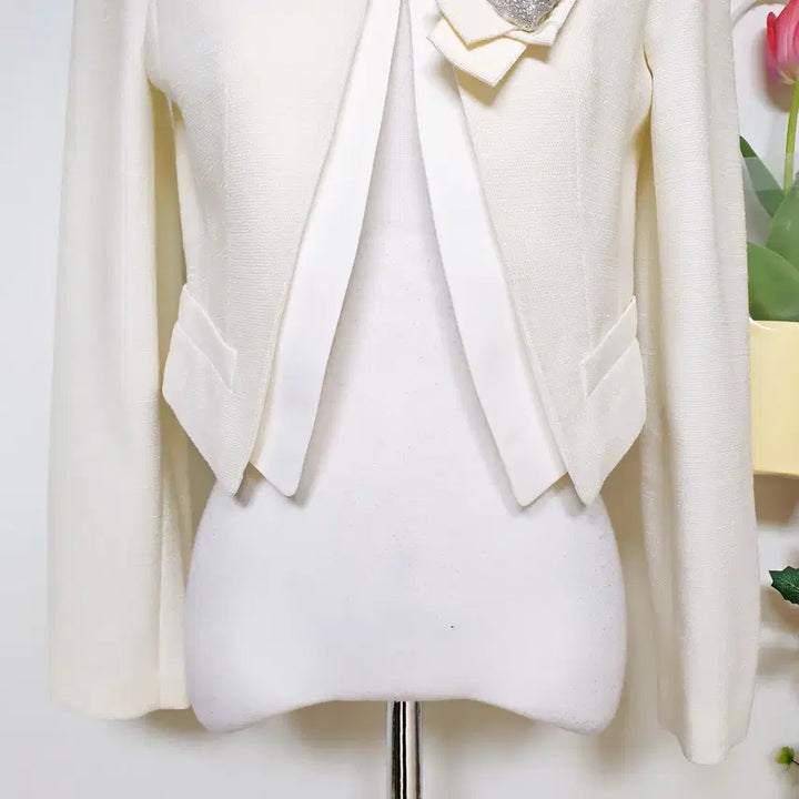 [BUNJANG] MojoSphin Real Luxury Power Shoulder Crop Jacket Ivory 66 / 모조에스핀 리얼럭셔리 파워숄더 크롭자켓 66 아이보리
