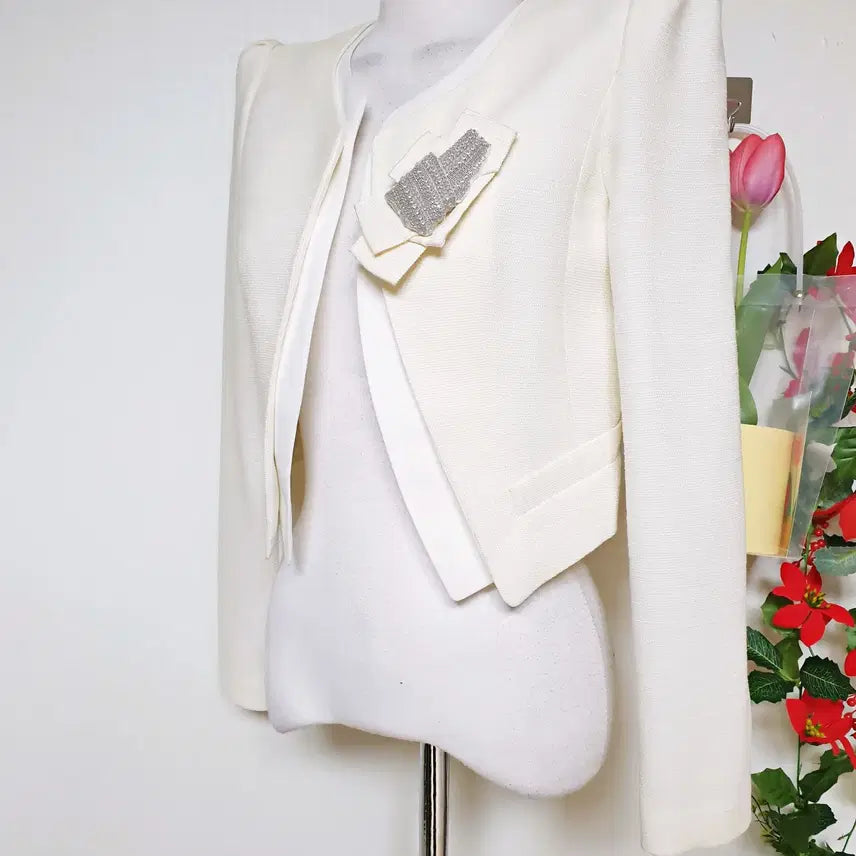 [BUNJANG] MojoSphin Real Luxury Power Shoulder Crop Jacket Ivory 66 / 모조에스핀 리얼럭셔리 파워숄더 크롭자켓 66 아이보리