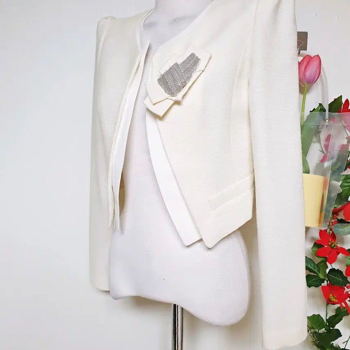 [BUNJANG] MojoSphin Real Luxury Power Shoulder Crop Jacket Ivory 66 / 모조에스핀 리얼럭셔리 파워숄더 크롭자켓 66 아이보리