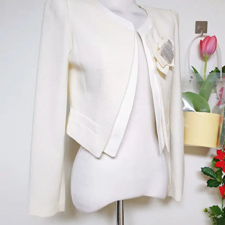 [BUNJANG] MojoSphin Real Luxury Power Shoulder Crop Jacket Ivory 66 / 모조에스핀 리얼럭셔리 파워숄더 크롭자켓 66 아이보리