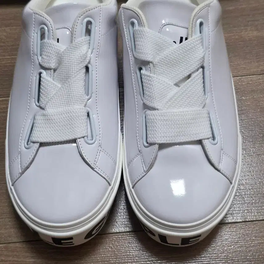 [BUNJANG] GURPLE STUDIO White Enamel Sneakers / GURPLE STUDIO 흰색 스니커